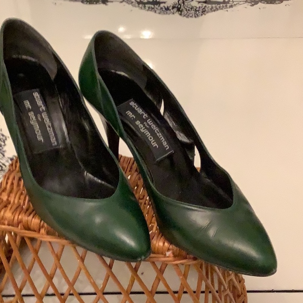 Stuart Weitzman Leather Pumps size 8M , no flaws heels very good condition.